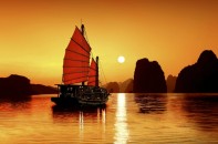 Halong-bay-on-night